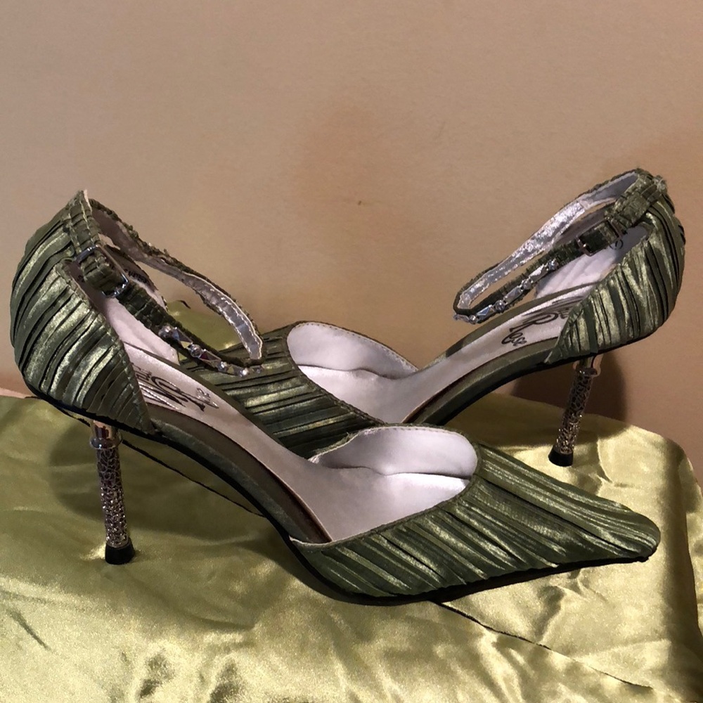 High Heels - Picture 6 of 6